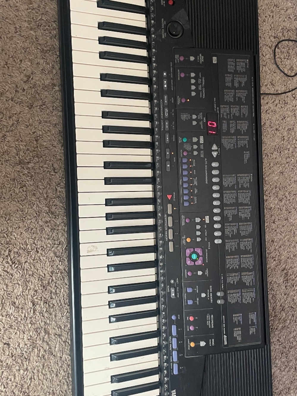 Yamaha: vintage PSR-410 electronic keyboard from the 1990s
